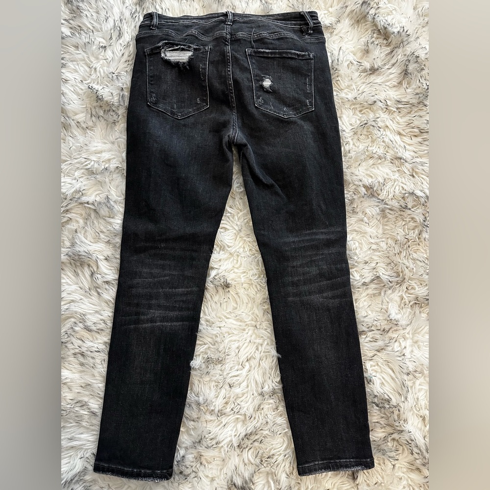 Vervet where to distressed gray skinny jeans.